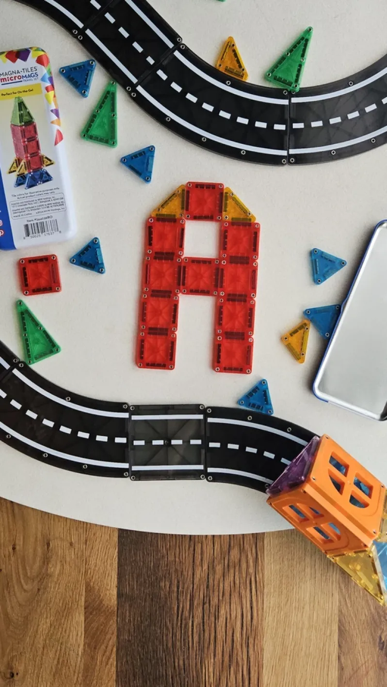 MAGNA-TILES micro MAGS Travel Tin case