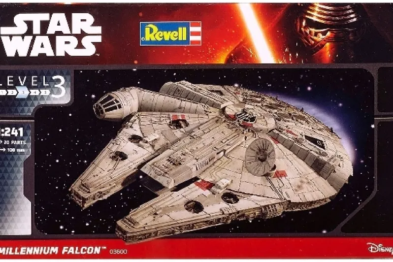 Model Set Millennium Falcon